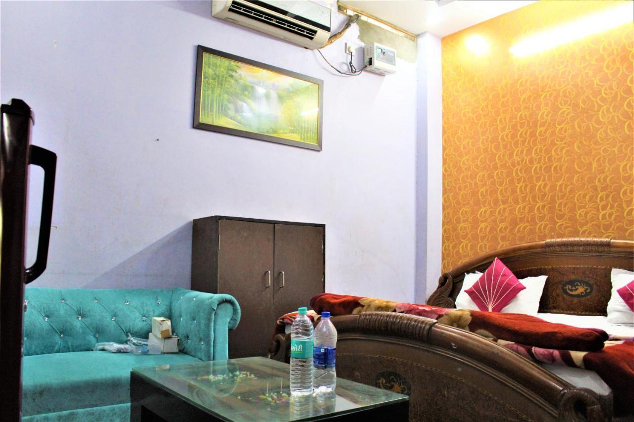 Quizz Hotel @ 01 Min Walk In From Ghaziabad Railway Station Exterior photo